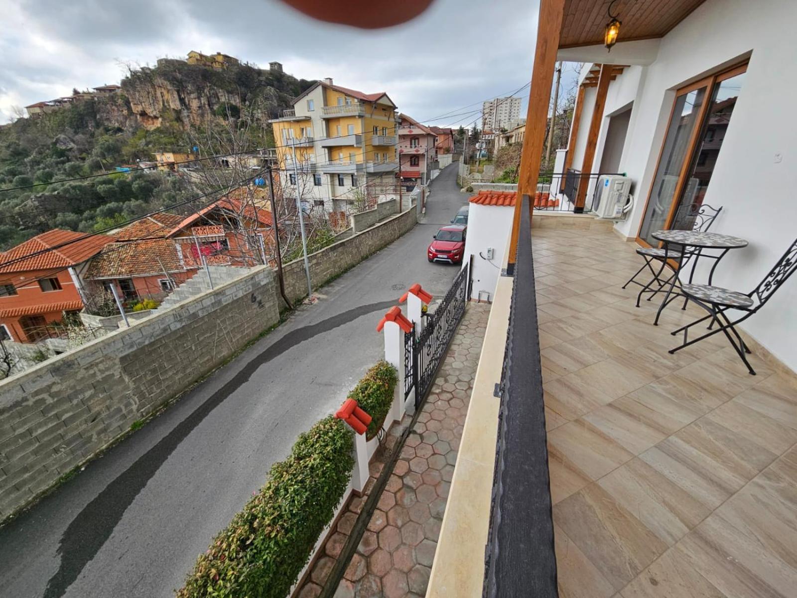 Vila Dani Near Castle And Old Bazar Kruje Exterior photo